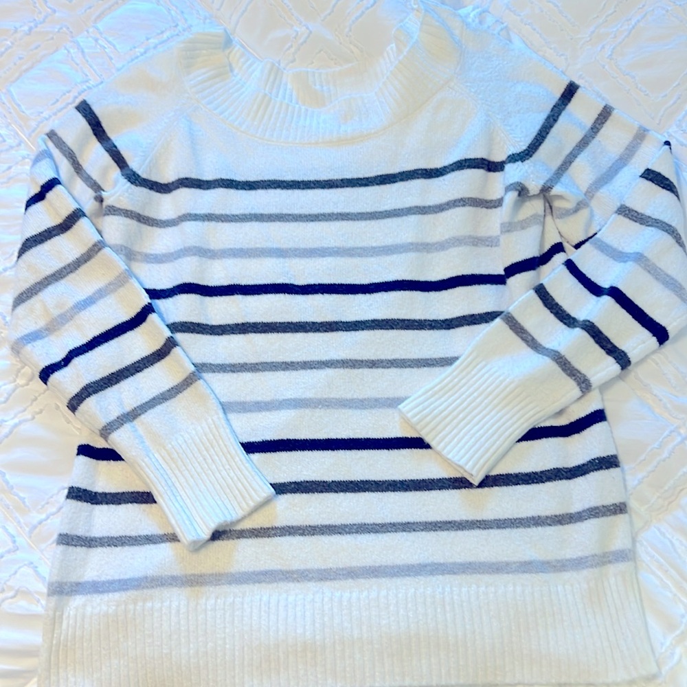 Soft St John’s Bay sweater, XL, white with grey and blue stripes.